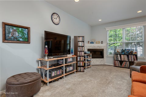 Tiny photo for 160 Durango Drive, Gilberts, IL 60136 (MLS # 12674588)