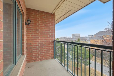Tiny photo for 875 E 22nd Street #410, Lombard, IL 60148 (MLS # 12599278)