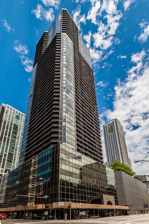 10 E Ontario Street 2011 Chicago IL 60611