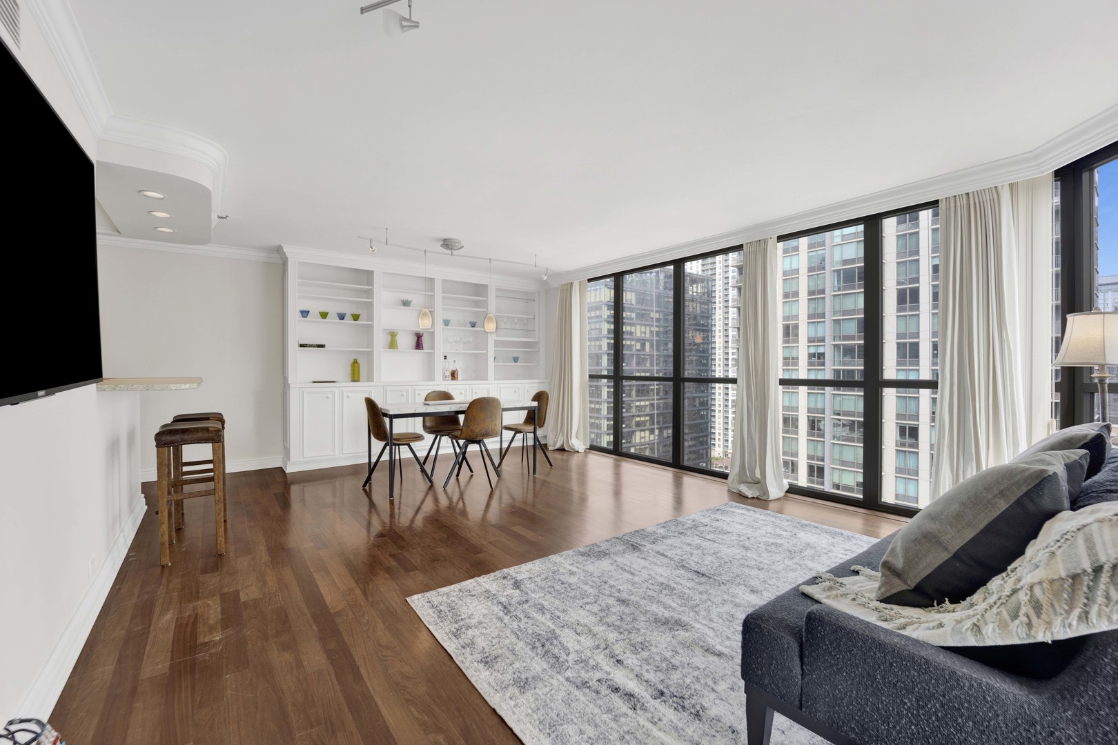 10 E Ontario Street 2011