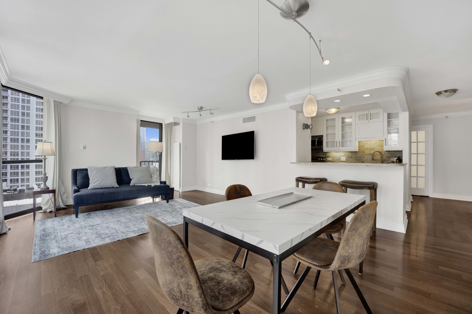 10 E Ontario Street 2011