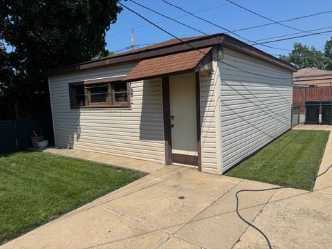 Tiny photo for 11117 S Avenue L, Chicago, IL 60617 (MLS # 12450533)