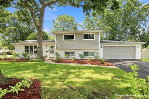 Photo of 3500 Stonegate Road, Waukegan, IL 60087 (MLS # 12738277)
