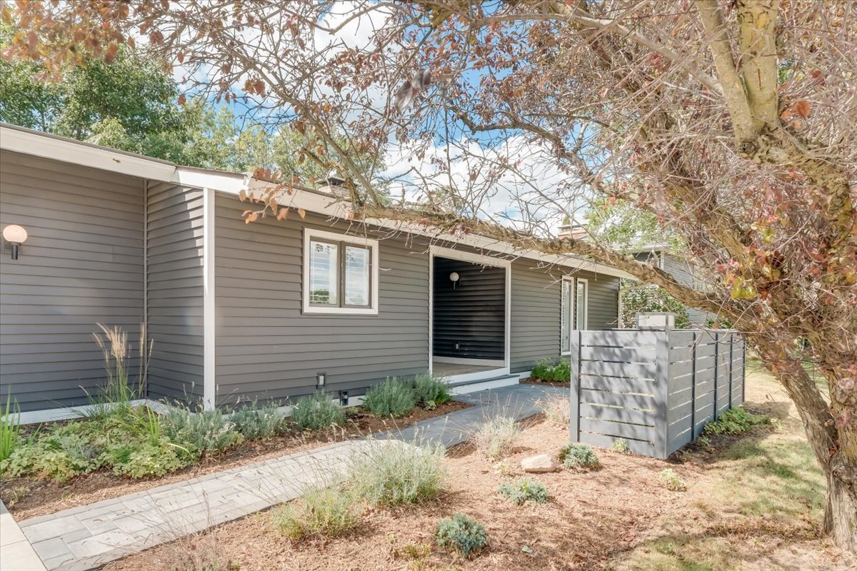 1921 Moraine Drive