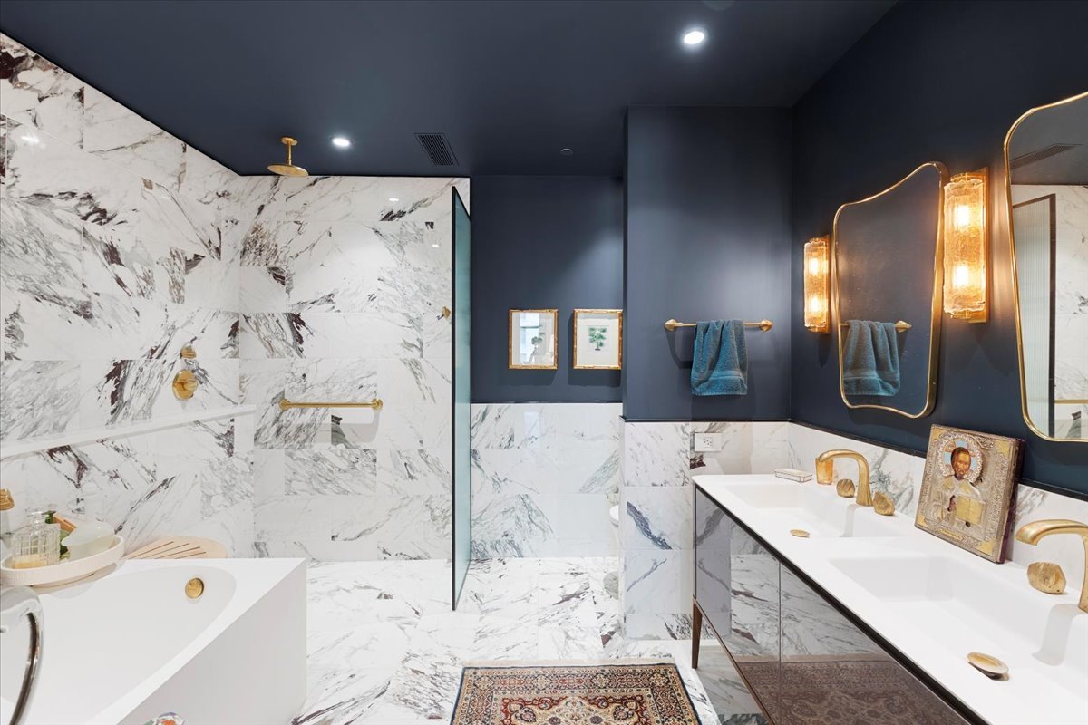 159 E Walton Place 8C