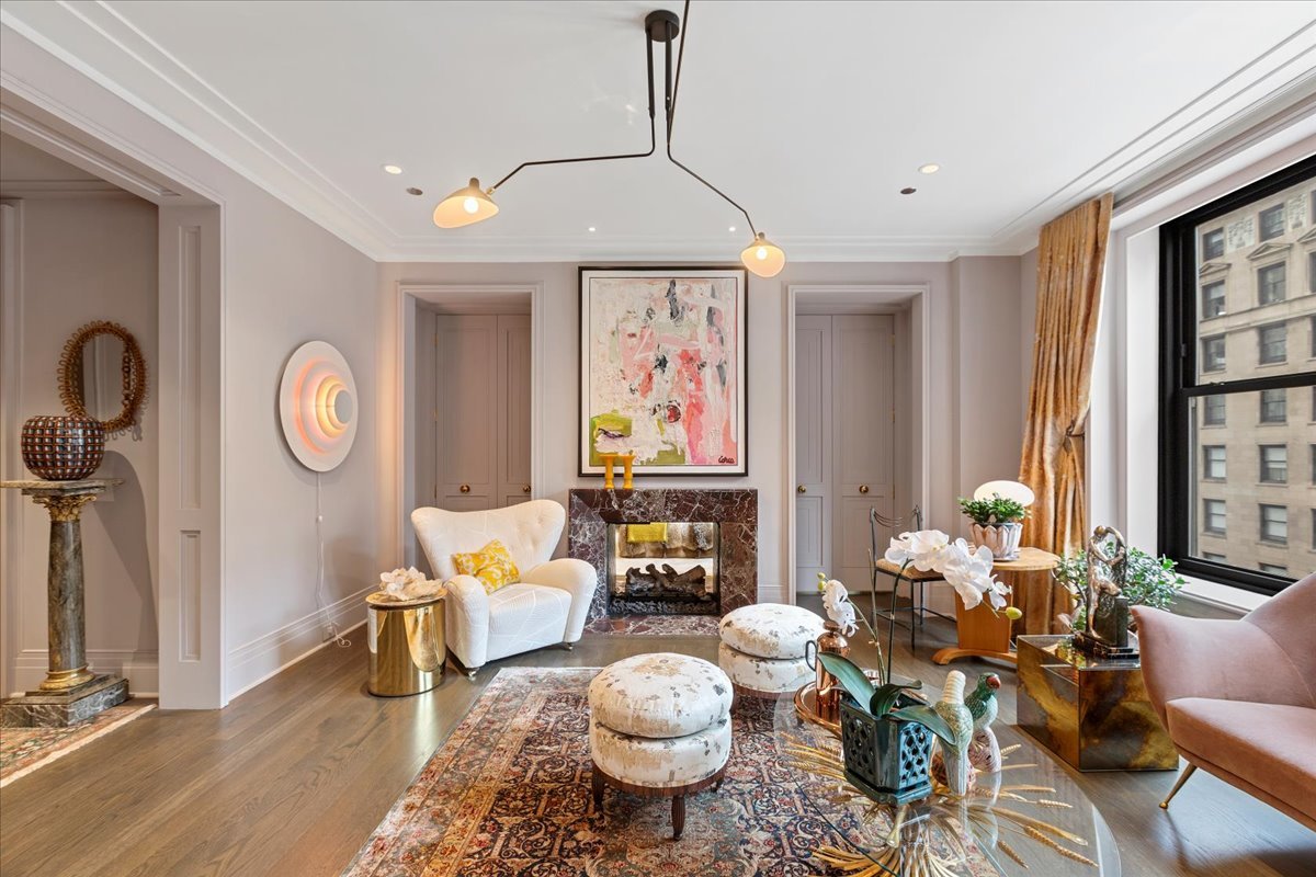 159 E Walton Place 8C
