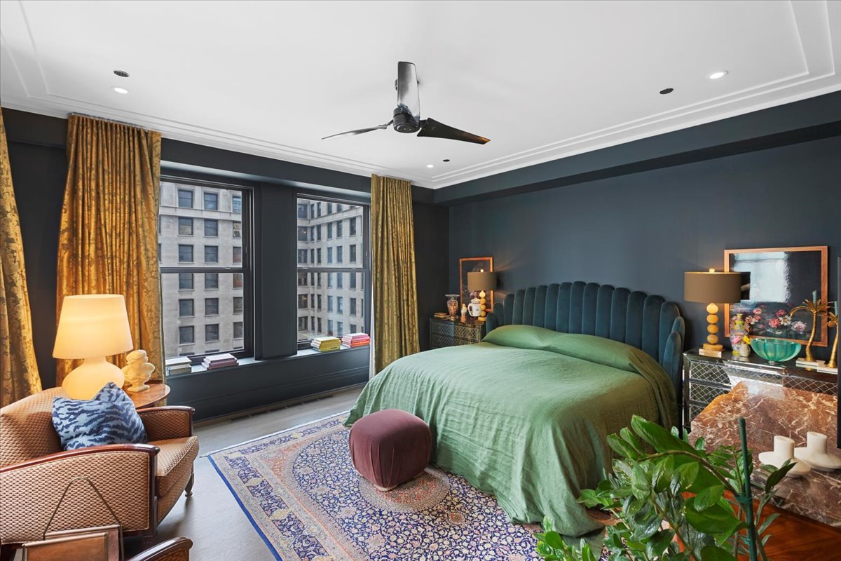 159 E Walton Place 8C
