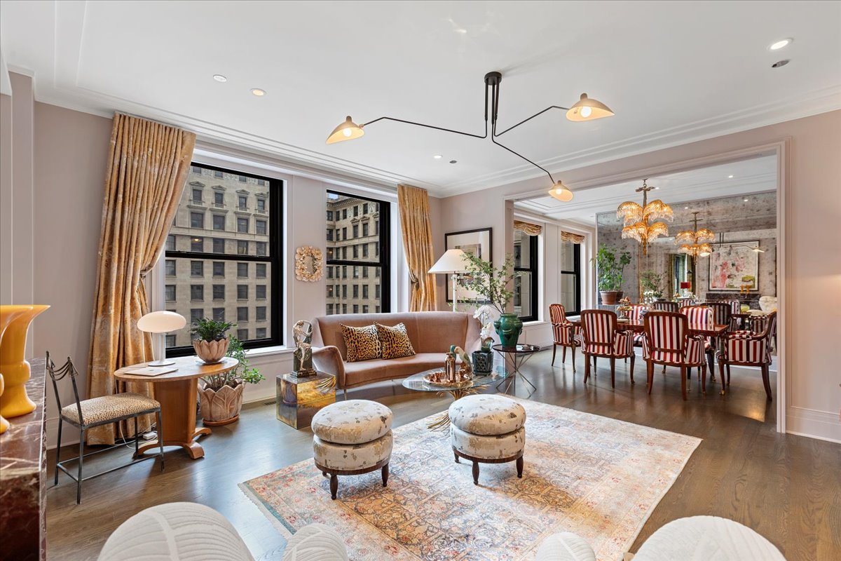 159 E Walton Place 8C