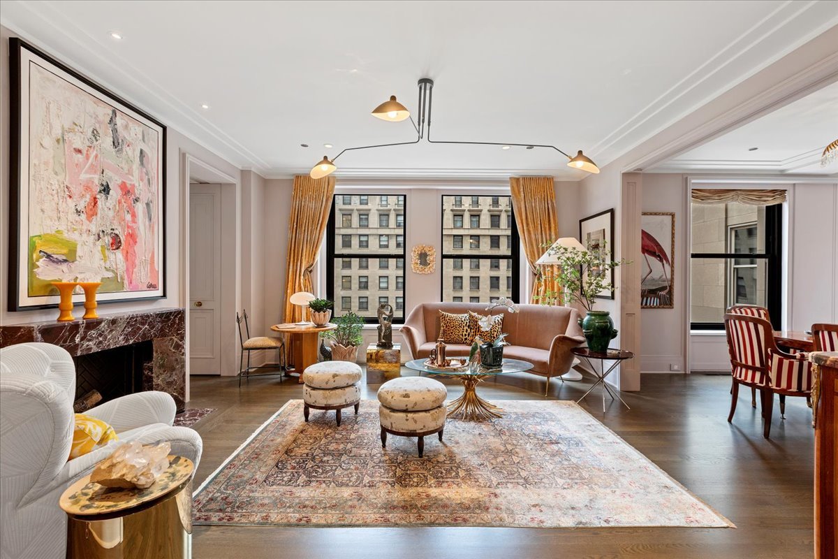 159 E Walton Place 8C