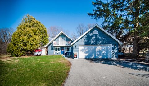 Photo of 725 Alpine Drive, Sherrard, IL 61281 (MLS # 12602986)