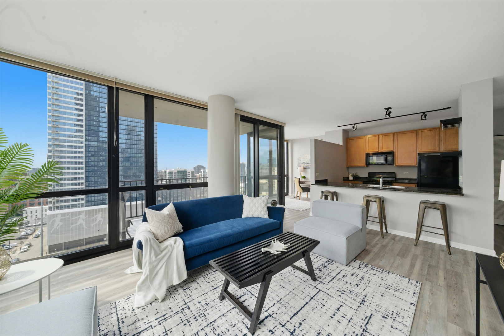 210 S Desplaines Street 1210