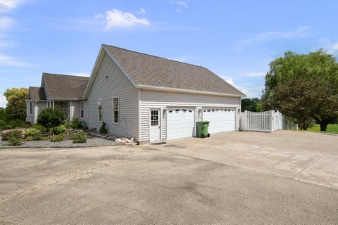 Tiny photo for 701 Sarah Lane, Clinton, IA 52732 (MLS # 12733287)