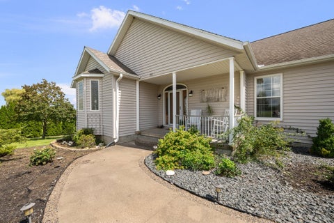Tiny photo for 701 Sarah Lane, Clinton, IA 52732 (MLS # 12733287)