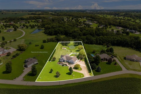 Tiny photo for 701 Sarah Lane, Clinton, IA 52732 (MLS # 12733287)