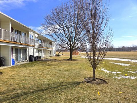 Tiny photo for 745 W Streamwood Boulevard #B, Streamwood, IL 60107 (MLS # 12565953)