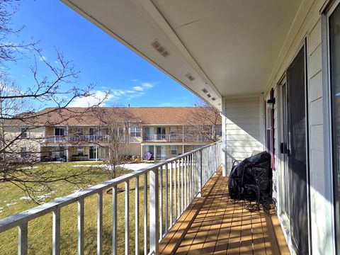 Tiny photo for 745 W Streamwood Boulevard #B, Streamwood, IL 60107 (MLS # 12565953)