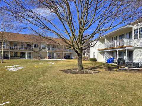 Tiny photo for 745 W Streamwood Boulevard #B, Streamwood, IL 60107 (MLS # 12565953)