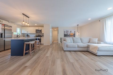 Tiny photo for 818 Brentwood Court, Schaumburg, IL 60193 (MLS # 12479925)
