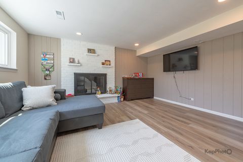 Tiny photo for 818 Brentwood Court, Schaumburg, IL 60193 (MLS # 12479925)
