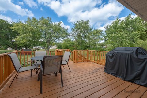 Tiny photo for 818 Brentwood Court, Schaumburg, IL 60193 (MLS # 12479925)