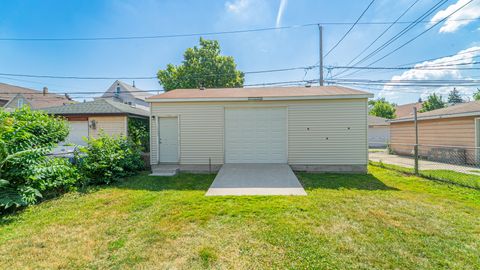 Tiny photo for 10439 S Avenue M, Chicago, IL 60617 (MLS # 12585321)
