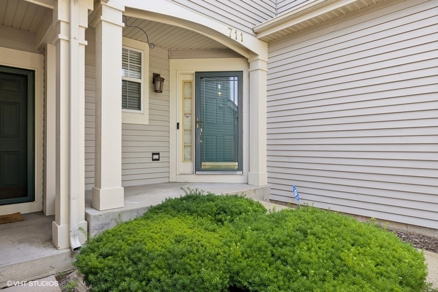 711 CREEKSIDE Circle 711