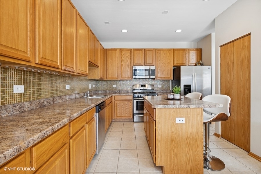 711 CREEKSIDE Circle 711