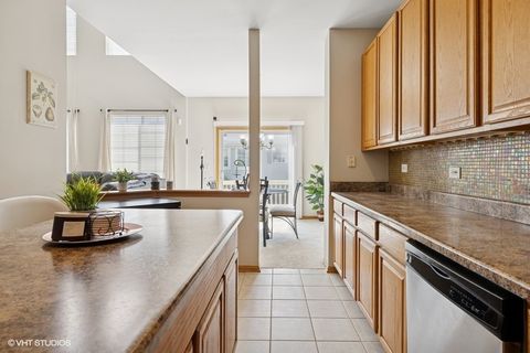 Tiny photo for 711 CREEKSIDE Circle #711, Gurnee, IL 60031 (MLS # 12417668)