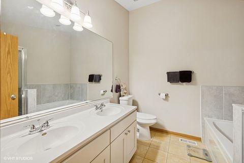 Tiny photo for 711 CREEKSIDE Circle #711, Gurnee, IL 60031 (MLS # 12417668)