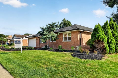 Tiny photo for 7917 W 111th Street, Palos Hills, IL 60465 (MLS # 12771299)