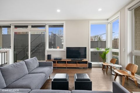 Tiny photo for 2208 N Oakley Avenue #1N, Chicago, IL 60647 (MLS # 12480585)