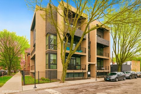 Photo of 2208 N Oakley Avenue #1N, Chicago, IL 60647 (MLS # 12480585)