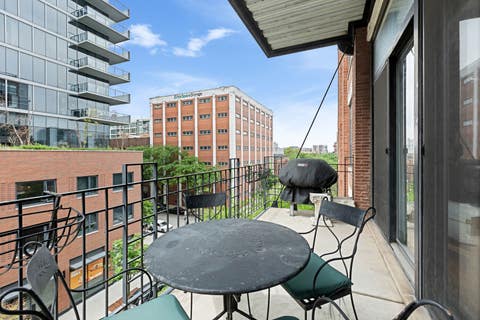 Tiny photo for 850 W Adams Street #4B, Chicago, IL 60607 (MLS # 12725096)