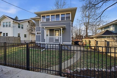 Tiny photo for 1413 N Clinton Boulevard, Bloomington, IL 61701 (MLS # 12591037)