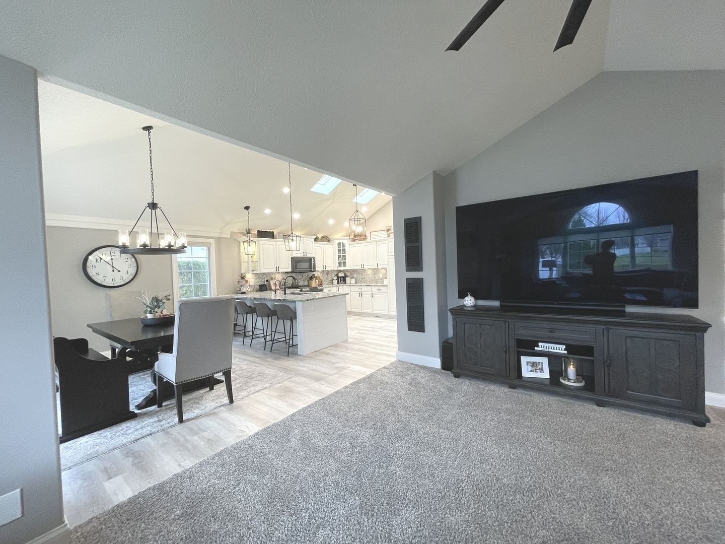 Kankakee, Illinois 60901, United States, 3 Bedrooms Bedrooms, ,3 BathroomsBathrooms,Residential,Active,245300