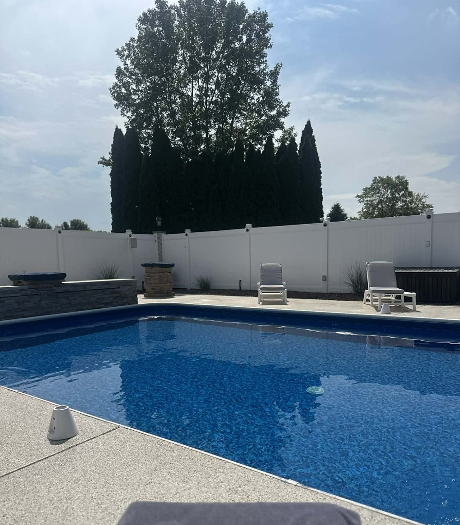 Kankakee, Illinois 60901, United States, 3 Bedrooms Bedrooms, ,3 BathroomsBathrooms,Residential,Active,245300