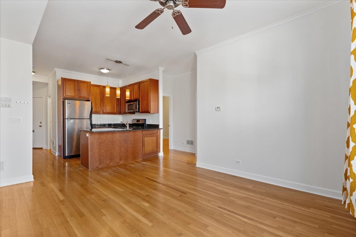 2712 N KEDZIE Avenue 2