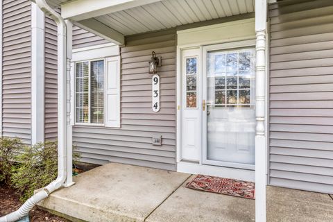 Tiny photo for 934 Surrey Lane #2, Sleepy Hollow, IL 60118 (MLS # 12599907)