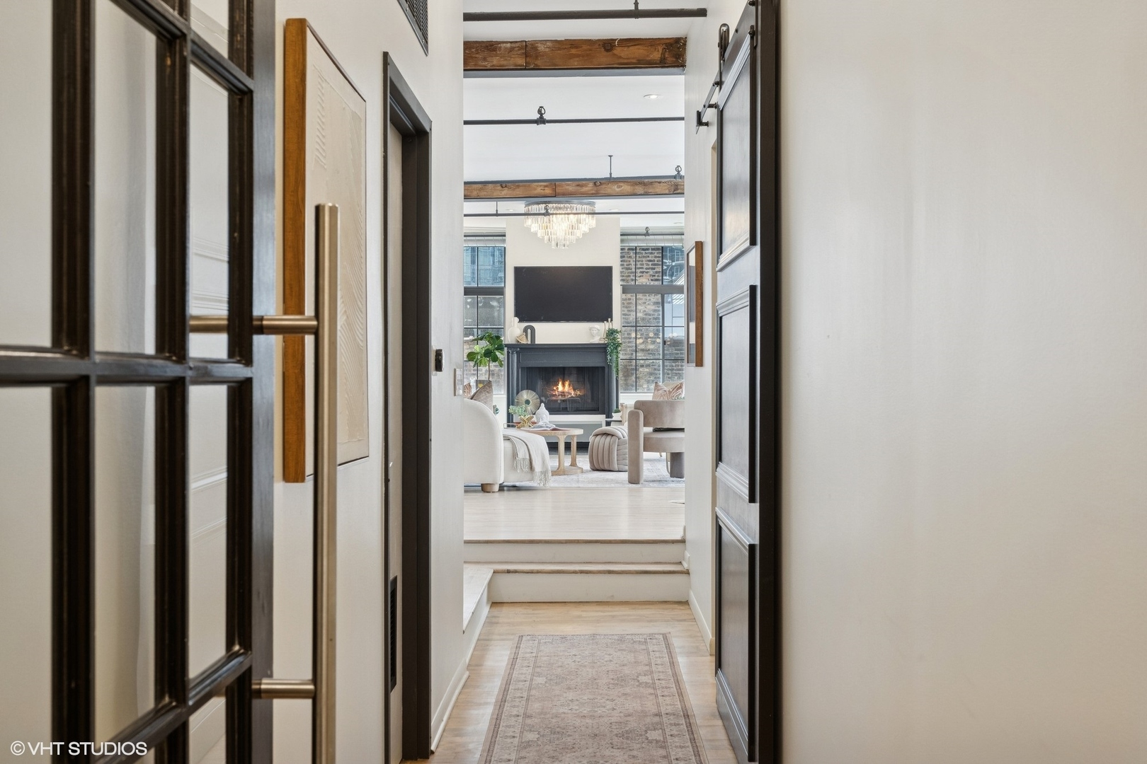 215 W Illinois Street 5C