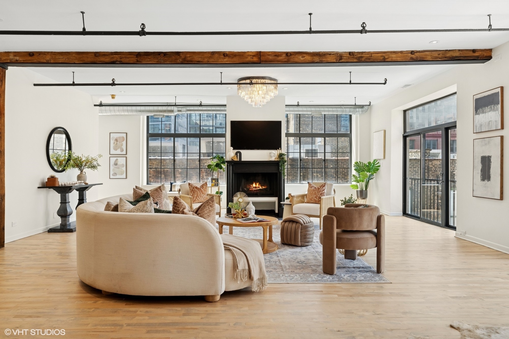 215 W Illinois Street 5C