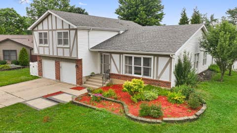 Tiny photo for 114 Wren Court, Glendale Heights, IL 60139 (MLS # 12714924)