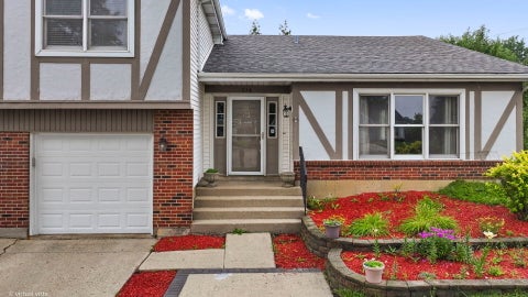 Tiny photo for 114 Wren Court, Glendale Heights, IL 60139 (MLS # 12714924)