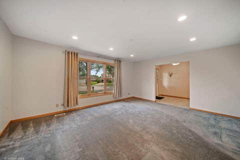 Tiny photo for 114 Wren Court, Glendale Heights, IL 60139 (MLS # 12714924)