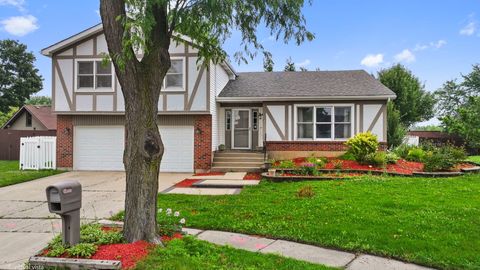 Photo of 114 Wren Court, Glendale Heights, IL 60139 (MLS # 12714924)
