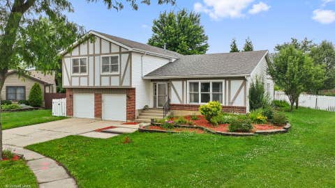 Tiny photo for 114 Wren Court, Glendale Heights, IL 60139 (MLS # 12714924)