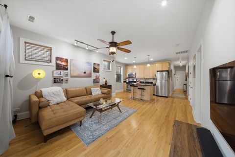 Tiny photo for 7633 N Greenview Avenue #3W, Chicago, IL 60626 (MLS # 12639516)