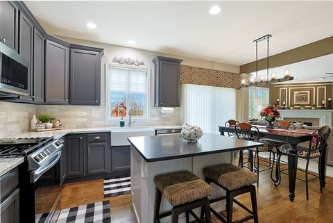 Tiny photo for 3121 Drury Lane, Carpentersville, IL 60110 (MLS # 12523525)