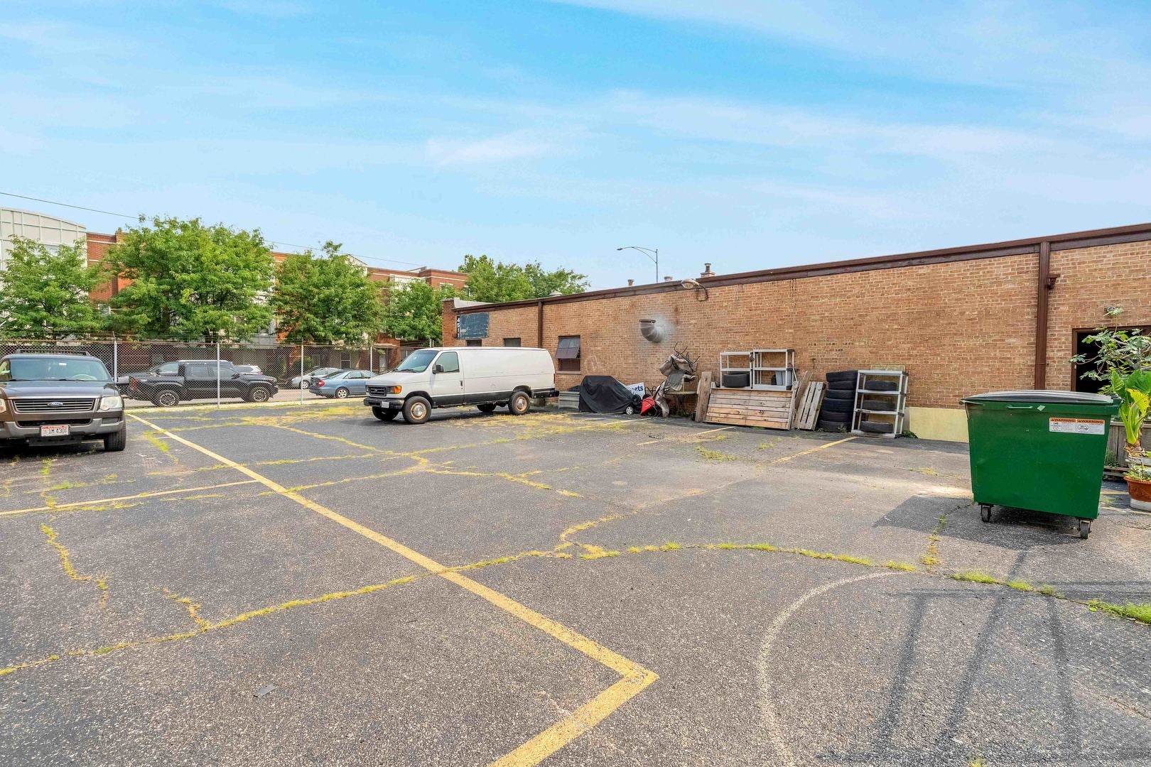 4511 W BELMONT Avenue