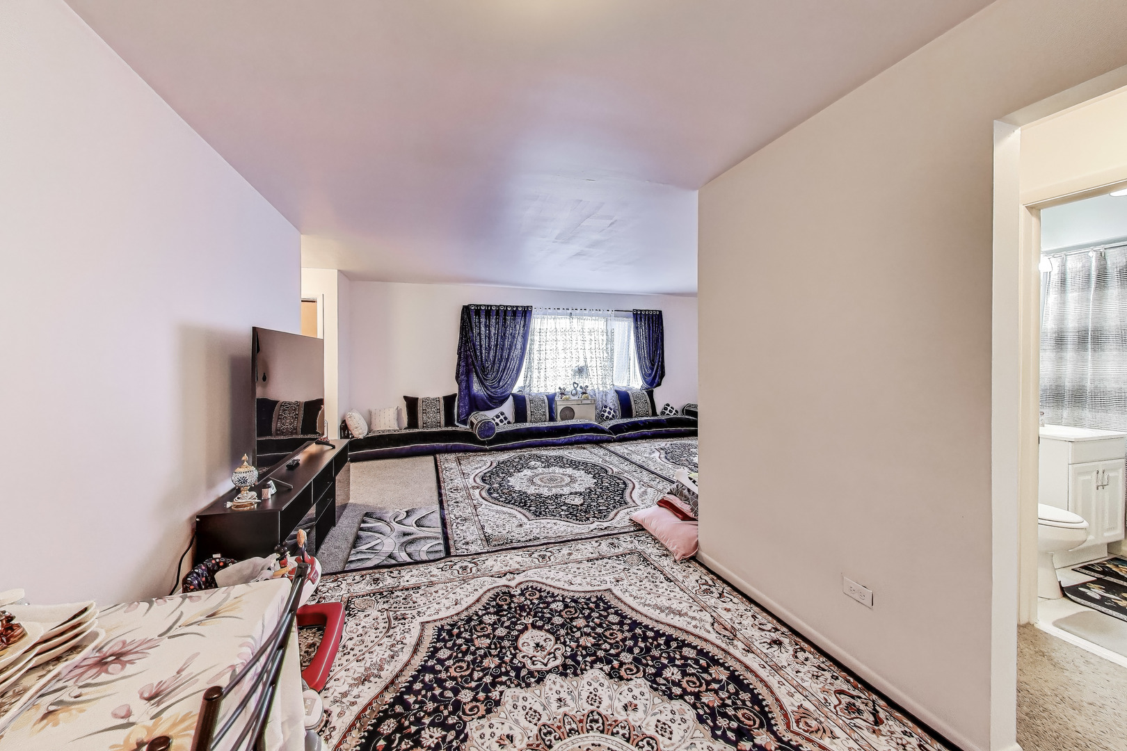 3441 W Bryn Mawr Avenue 1E