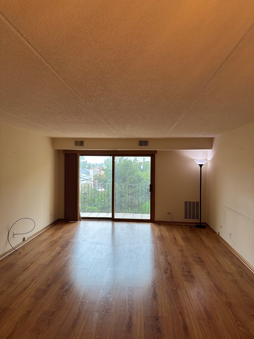 6460 W Belle Plaine Avenue 407